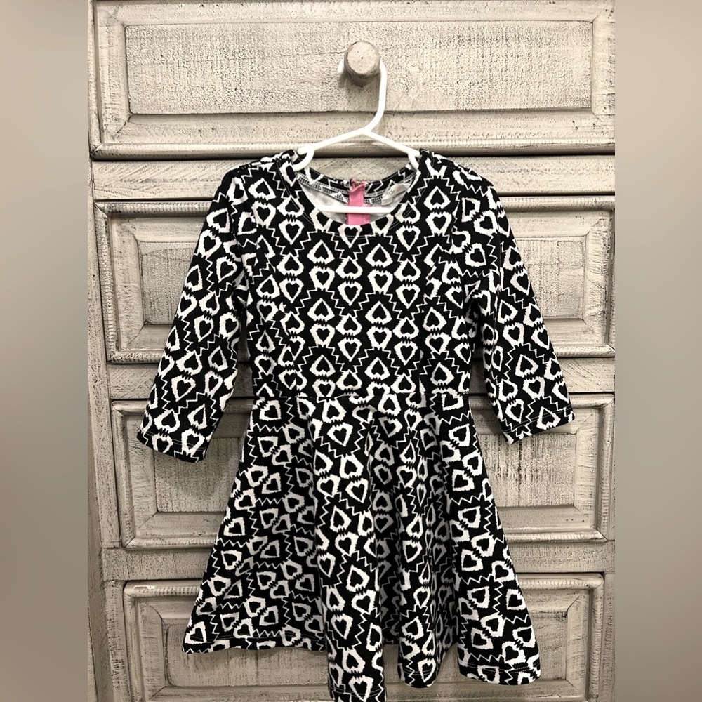 Fabkids dress size small. Smoke free home